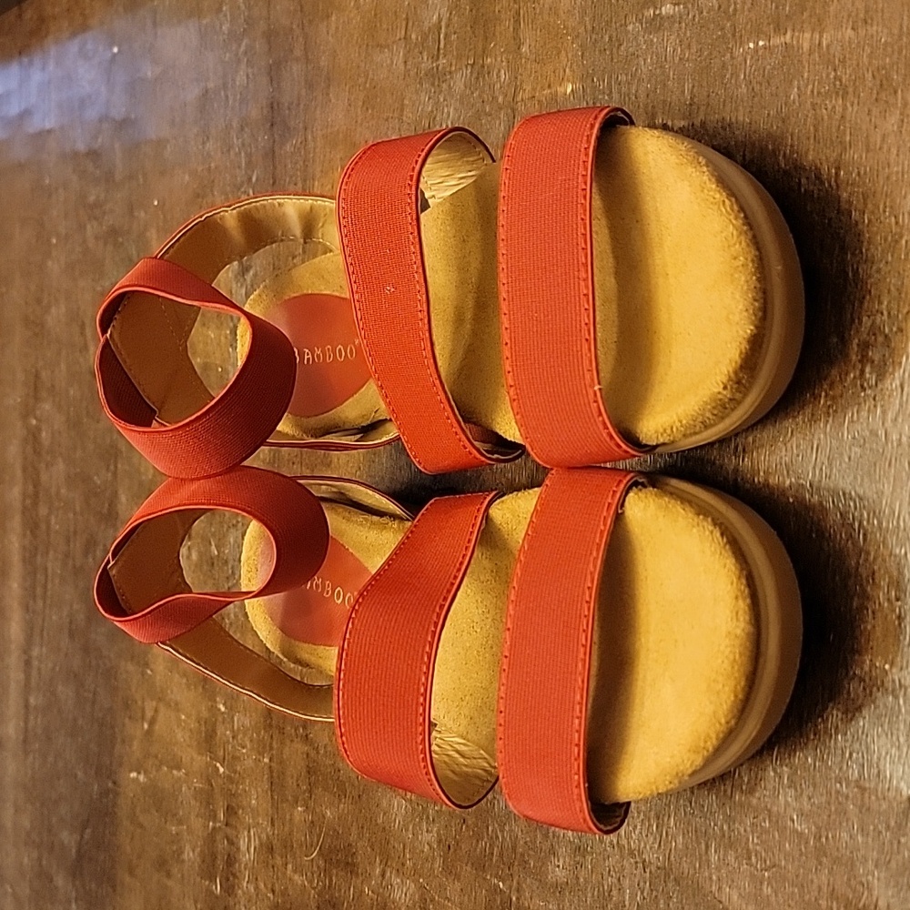 Women's Bamboo Red sandals size 7